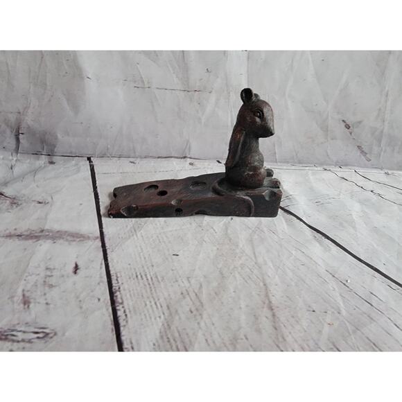 Victorian Trading Co Mouse On Wedge Of Cheese Door Stop Resin - Picture 3 of 8